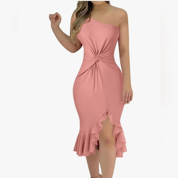 Dresses & Skirts - Peach One-Shoulder Ruched Bodycon Dress